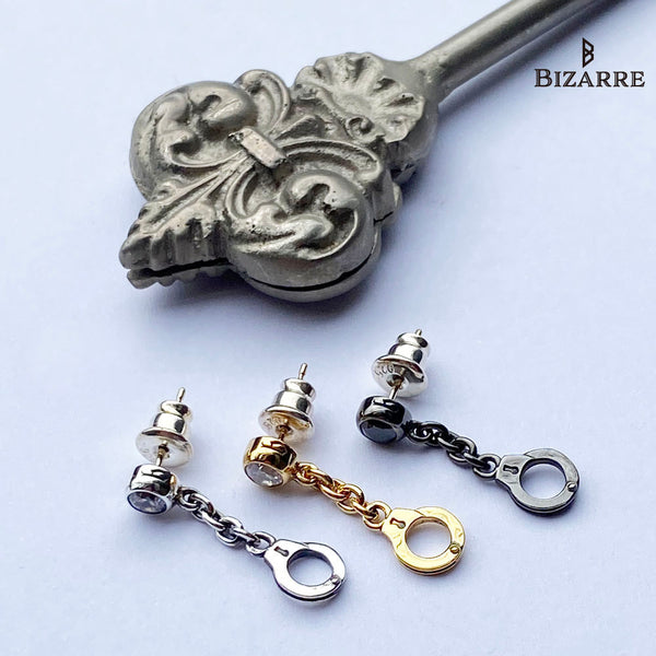 [Popularity Ranking 5th] Bizarre Handcuff Silver Earrings (sold individually) SPP045